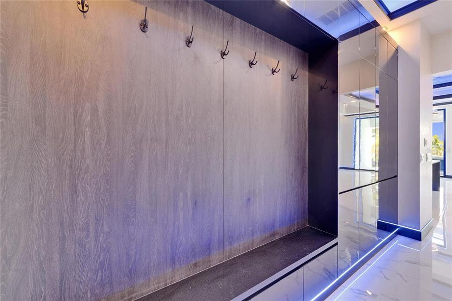 Spacious, unfurnished interior of a new home in , Apollo Beach (Image 15).