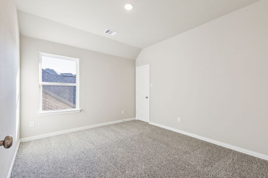 Spacious, unfurnished interior of a new home in Summer Crest, Fort Worth (Image 24).