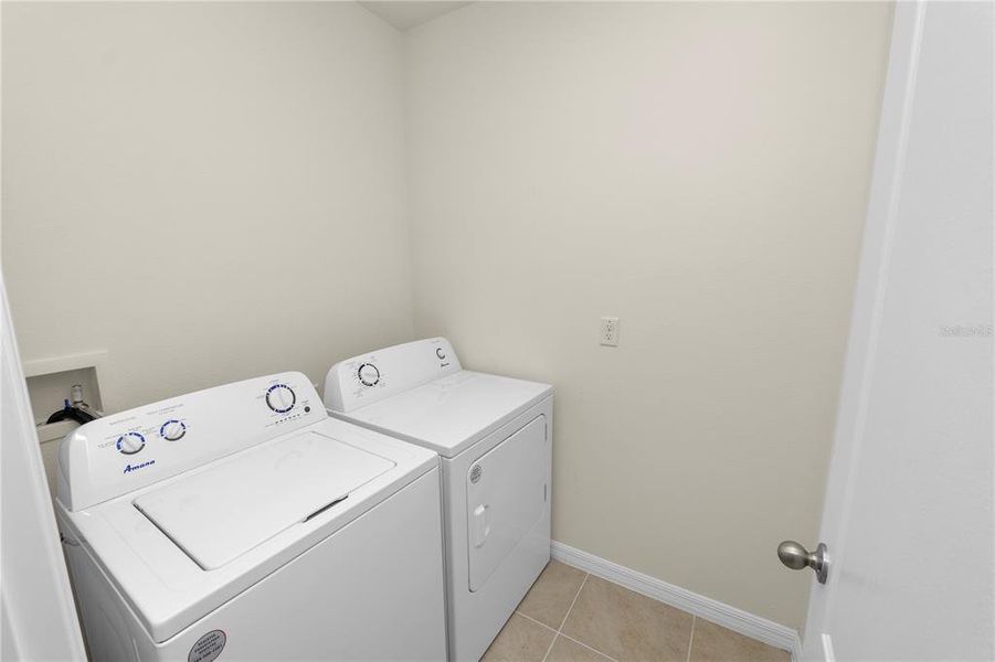 Close-up of interior finishes inside a home in , Bartow (Image 22).