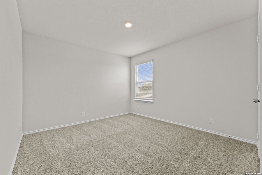 Spacious, unfurnished interior of a new home in Redbird Ranch, San Antonio (Image 19).