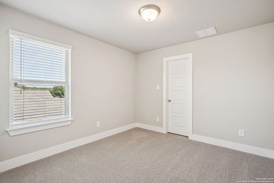 Spacious, unfurnished interior of a new home in Comanche Ridge, San Antonio (Image 32). Spacious, unfurnished interior of a new home in Comanche Ridge, San Antonio (Image 32).