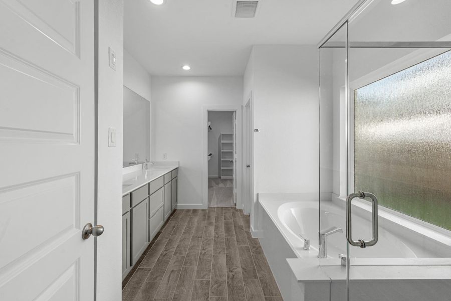 Furnished interior view inside a new home in Beacon Hill, Waller (Image 11).