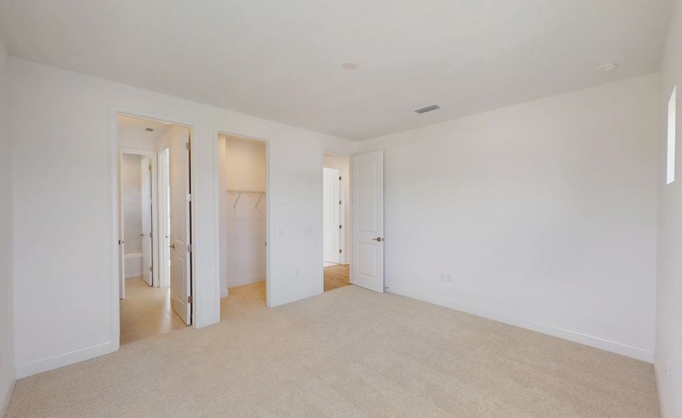 Spacious, unfurnished interior of a new home in Oakmont, Gainesville (Image 31).