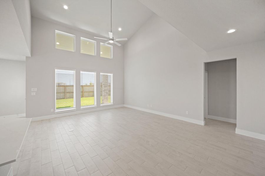 Spacious, unfurnished interior of a new home in Morton Creek Ranch, Katy (Image 16).