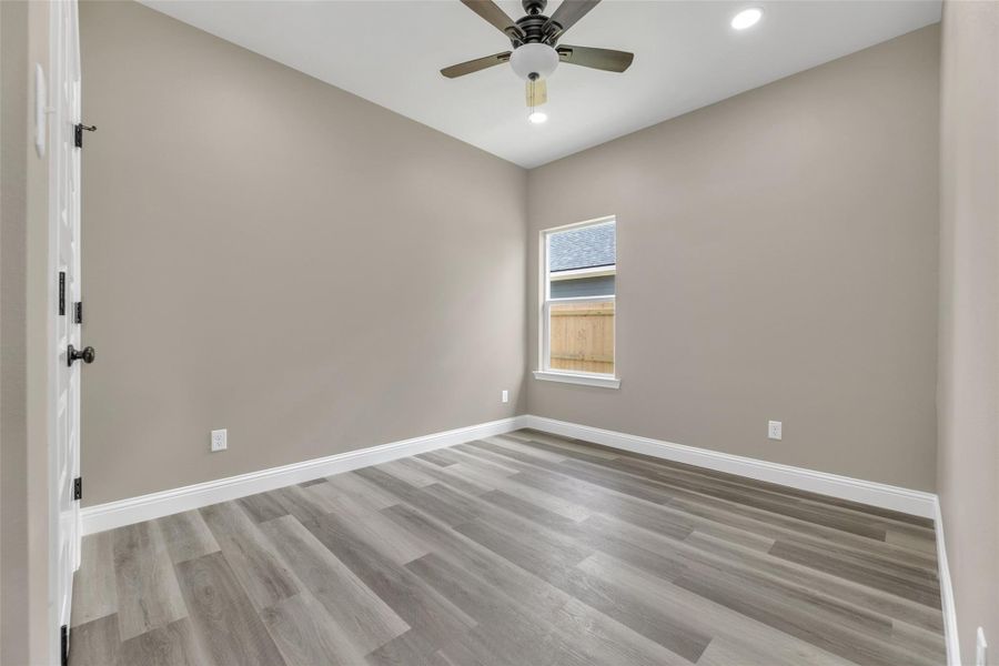 Spacious, unfurnished interior of a new home in , Navasota (Image 13).