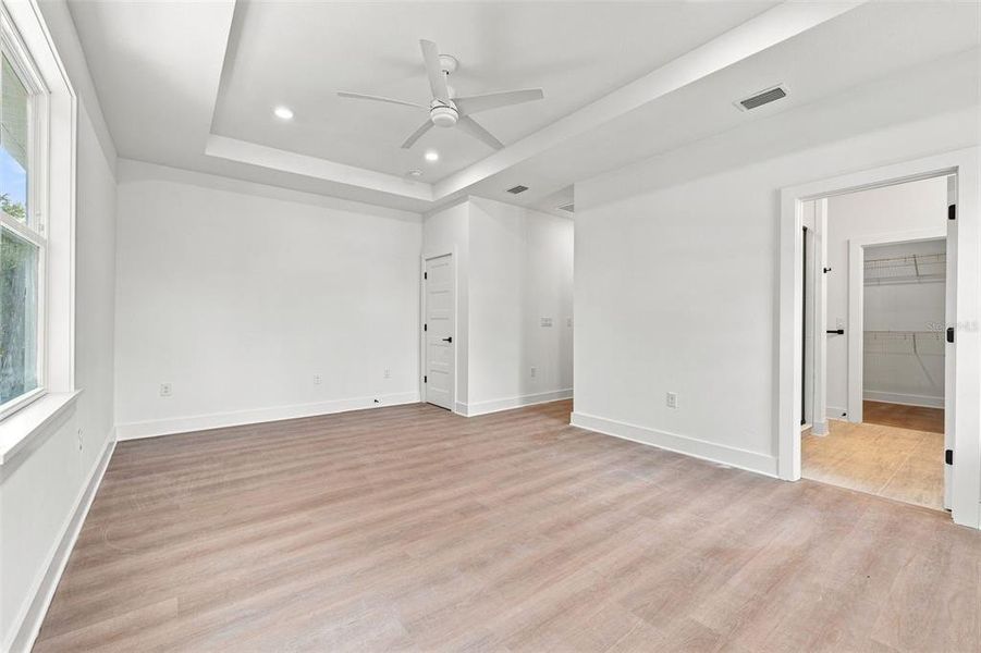 Spacious, unfurnished interior of a new home in , Tampa (Image 15).