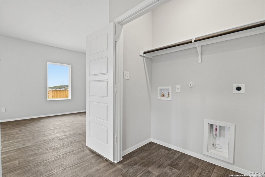Spacious, unfurnished interior of a new home in Hunters Ranch, San Antonio (Image 42).