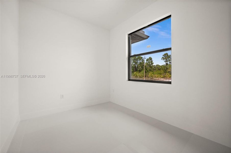 Spacious, unfurnished interior of a new home in , Lehigh Acres (Image 23).