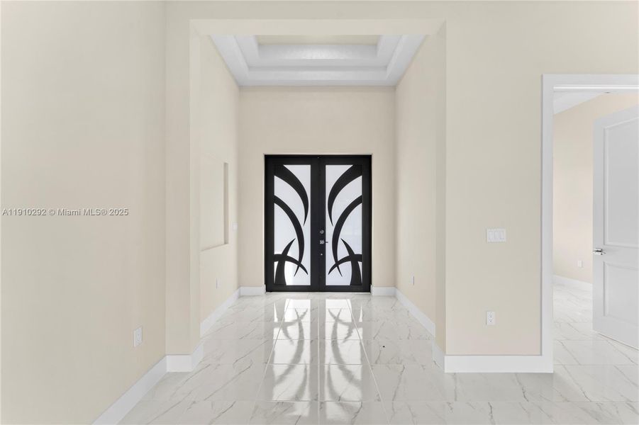 Spacious, unfurnished interior of a new home in , Lehigh Acres (Image 21).