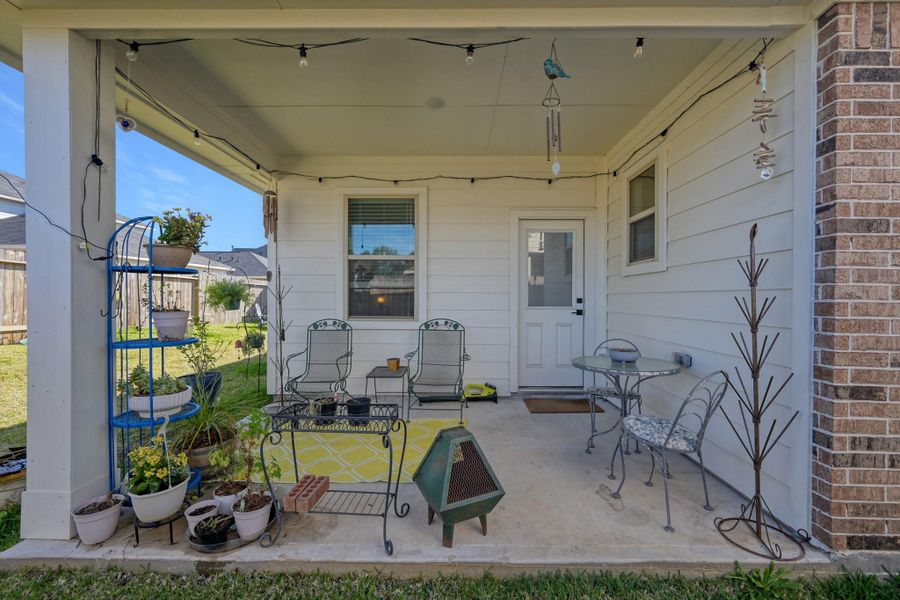Exterior details and patio area of a home in Glen Oaks, Magnolia (Image 4).