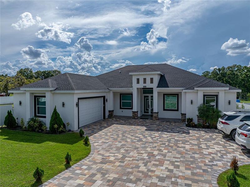 Exterior details and patio area of a home in , Lakeland (Image 19).