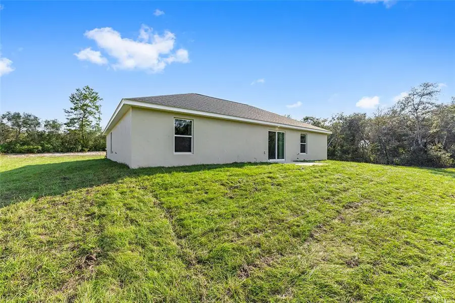 Exterior details and patio area of a home in , Ocala (Image 3).