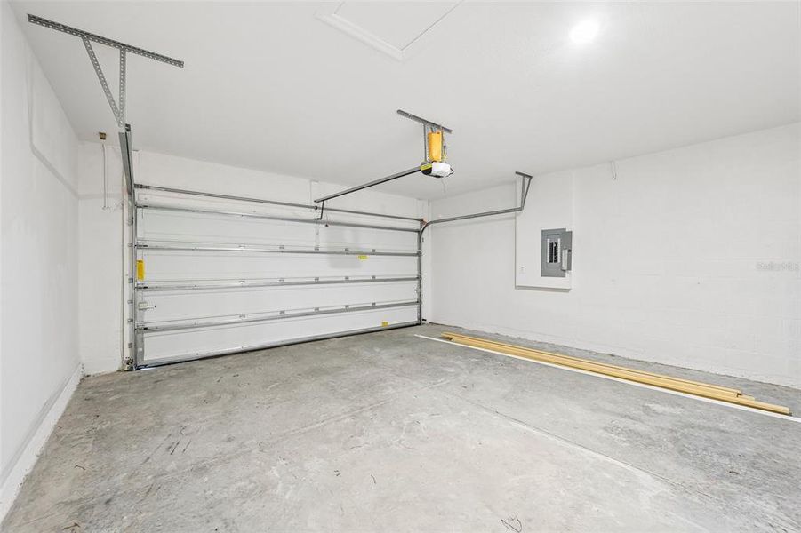 Spacious, unfurnished interior of a new home in Gulf Cove, Port Charlotte (Image 16). Spacious, unfurnished interior of a new home in Gulf Cove, Port Charlotte (Image 16).