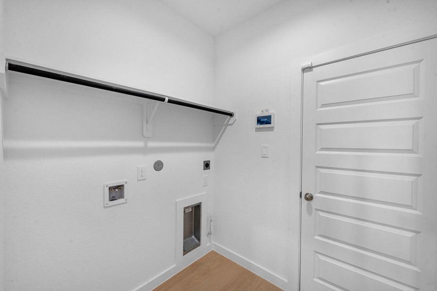 Spacious, unfurnished interior of a new home in Grand Mason Crossing, Katy (Image 24).