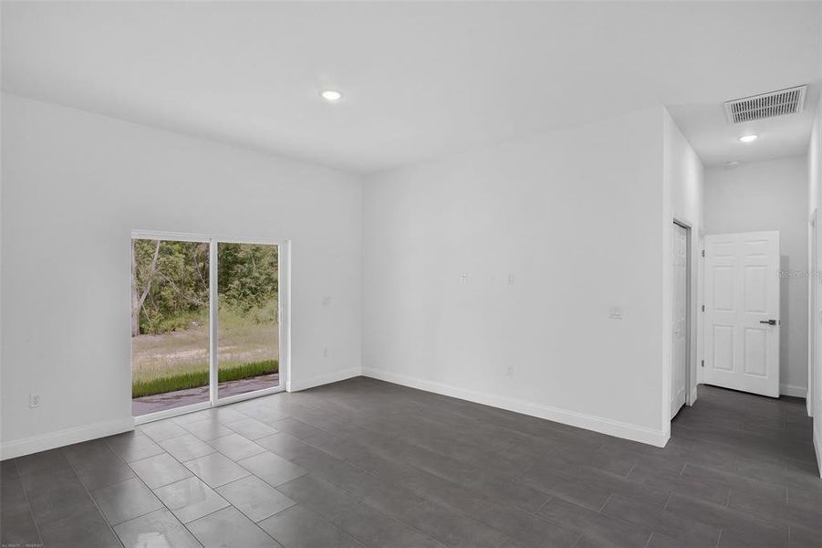 Spacious, unfurnished interior of a new home in , Dunnellon (Image 21).