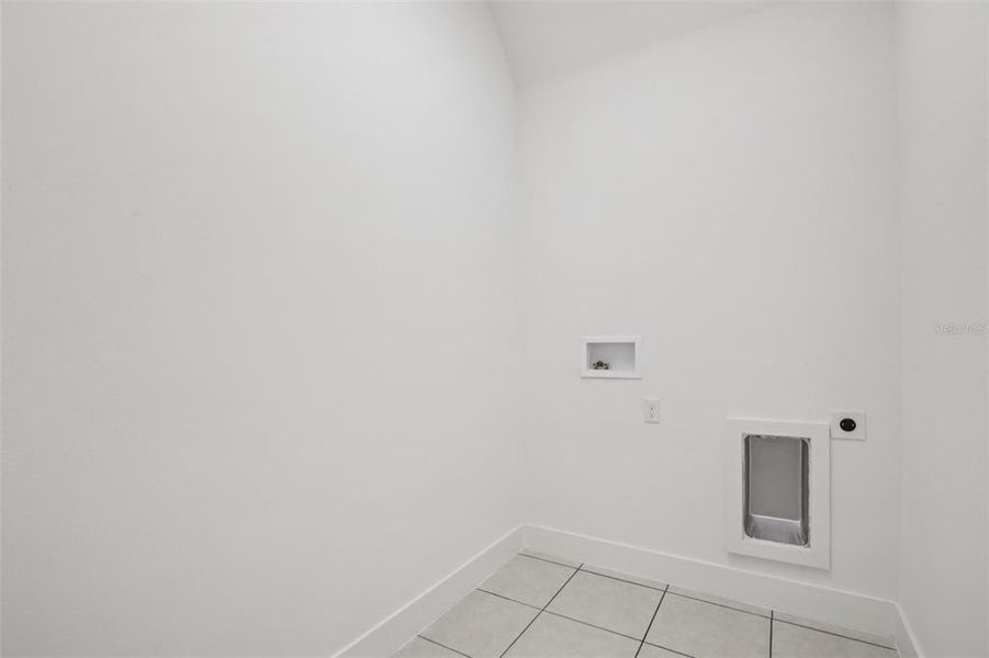 Spacious, unfurnished interior of a new home in Biscayne Landing at Seaire, Parrish (Image 37).