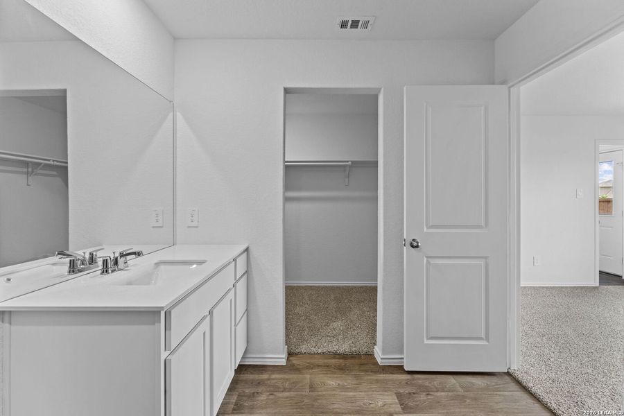 Furnished interior view inside a new home in Avenida, Converse (Image 9).
