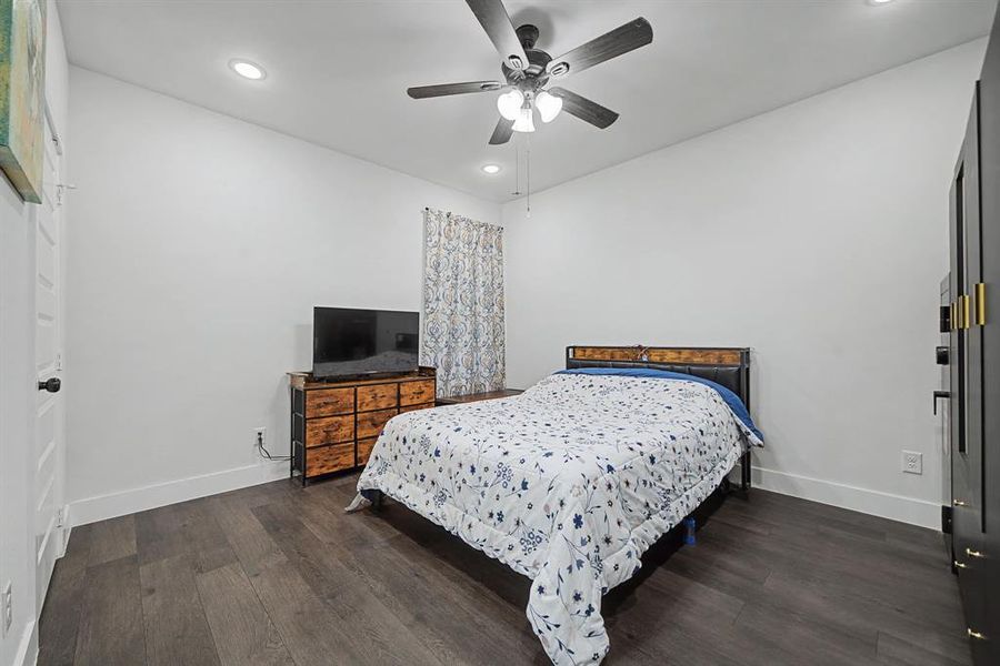 Furnished interior view inside a new home in , Malakoff (Image 7).