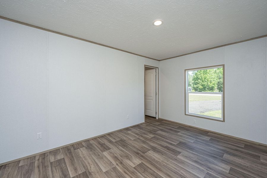 Spacious, unfurnished interior of a new home in , St. George (Image 38).