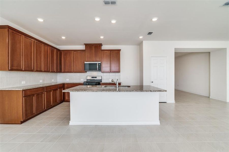 Furnished interior view inside a new home in Heartland Signature, Crandall (Image 6).