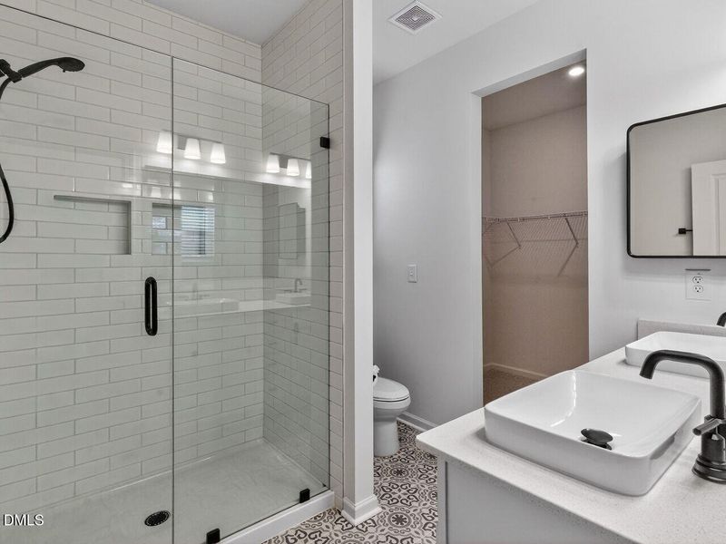 021-1280x960-primary-bath