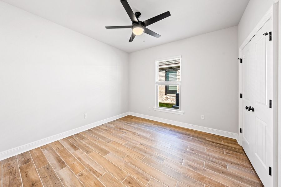 Spacious, unfurnished interior of a new home in The Bluffs at Lafayette, Freeport (Image 12).