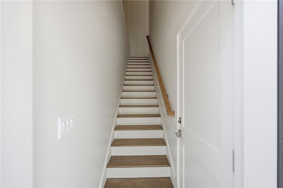 Spacious, unfurnished interior of a new home in , Gainesville (Image 30).