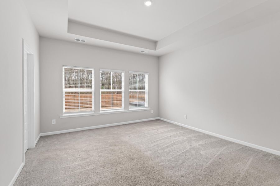Spacious, unfurnished interior of a new home in Sweetgrass at Summers Corner, Summerville (Image 29).