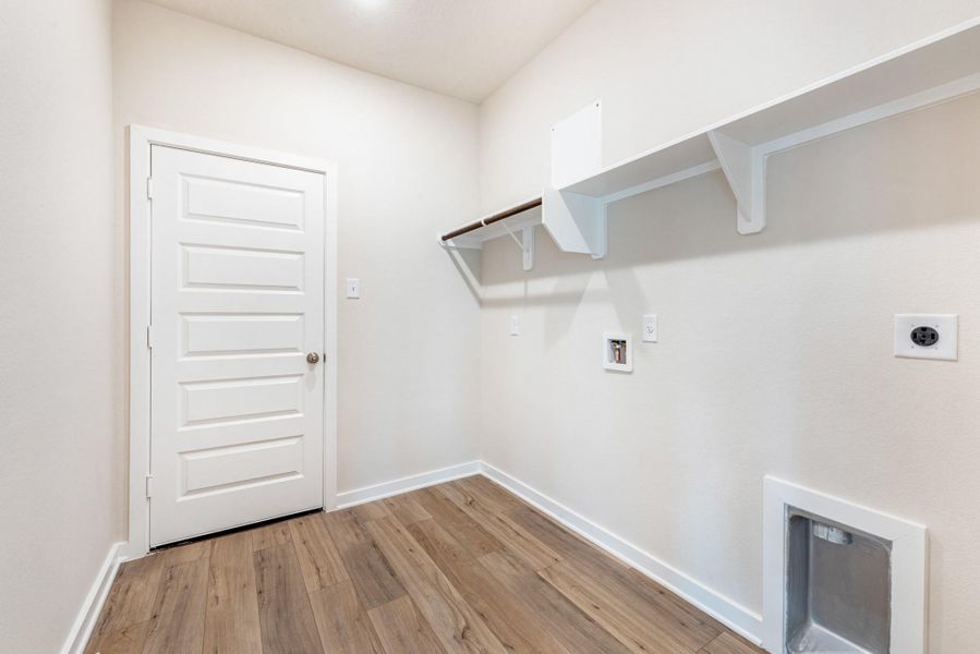 Spacious, unfurnished interior of a new home in , Brenham (Image 33). Spacious, unfurnished interior of a new home in , Brenham (Image 33).