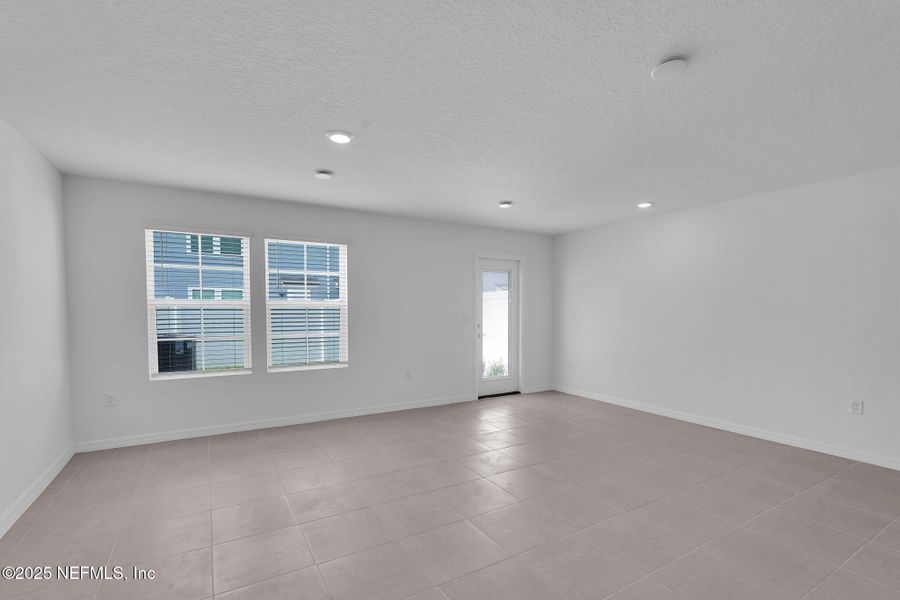 Spacious, unfurnished interior of a new home in Normandy Pines, Jacksonville (Image 14).