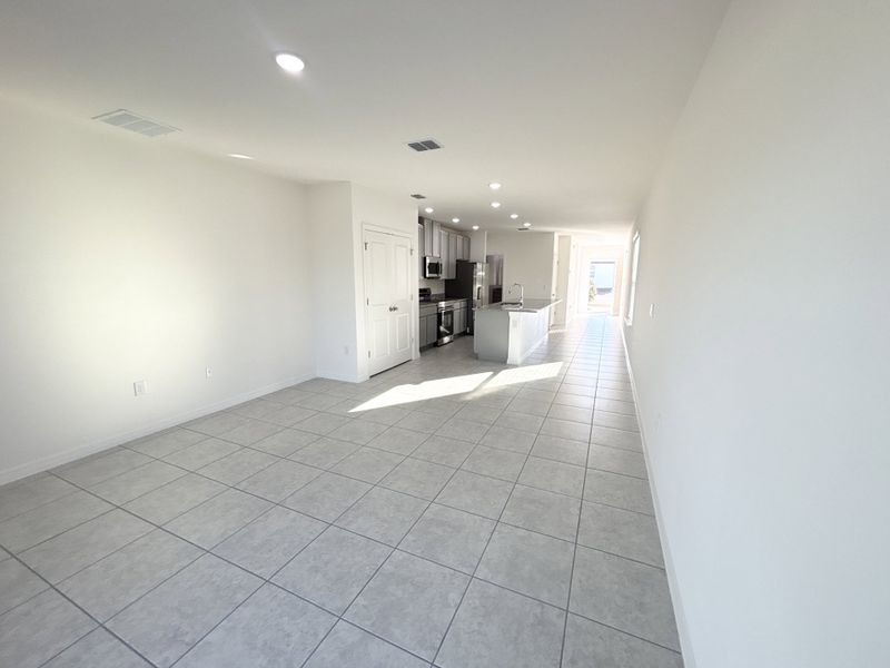 Spacious, unfurnished interior of a new home in Lake Deer Estates, Poinciana (Image 14).