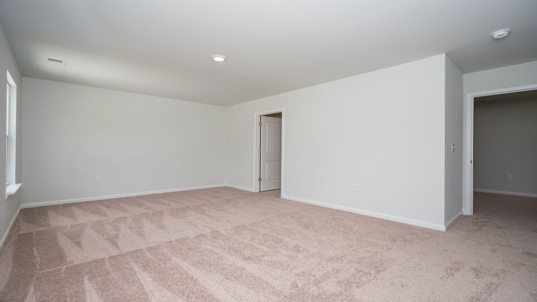 Representative unfurnished interior of a home built from the ROBIE by D.R. Horton in Indigo Preserve, Leland (Image 33).