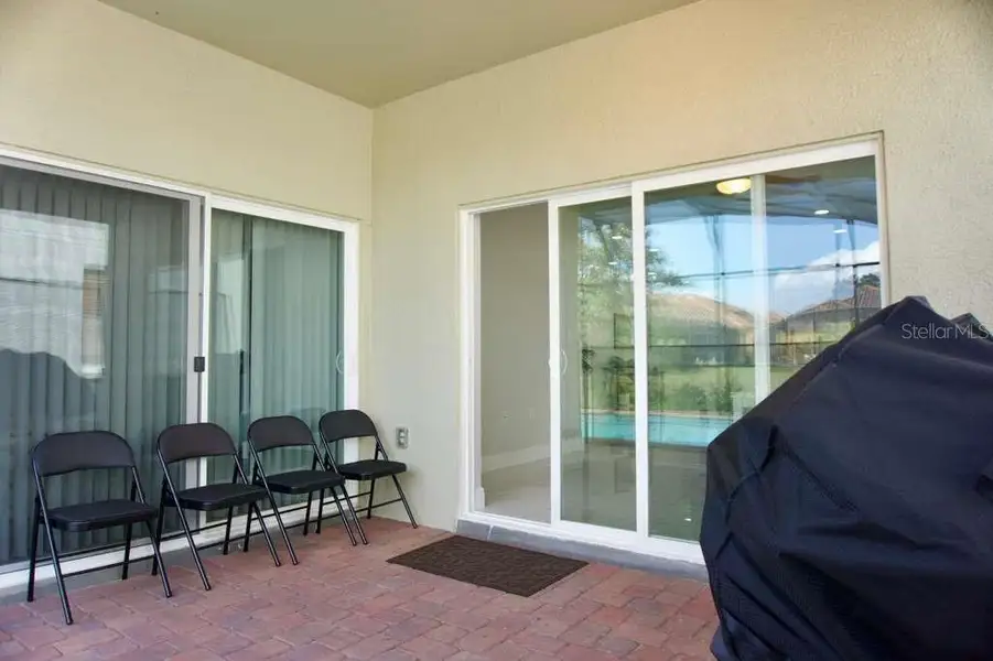 Exterior details and patio area of a home in , Haines City (Image 3).
