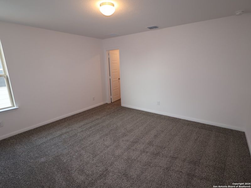 Spacious, unfurnished interior of a new home in Park Place, New Braunfels (Image 32).