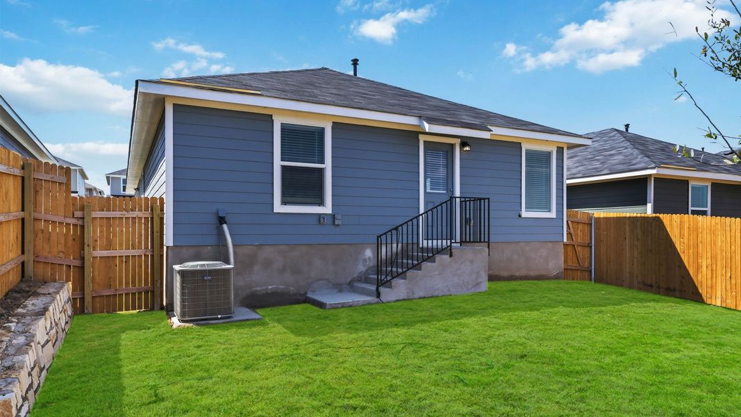 Exterior details and patio area of a home in Wayside, Uhland (Image 7).