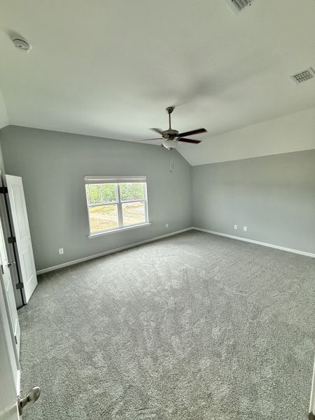 Spacious, unfurnished interior of a new home in Hobson Park, Antioch (Image 10).