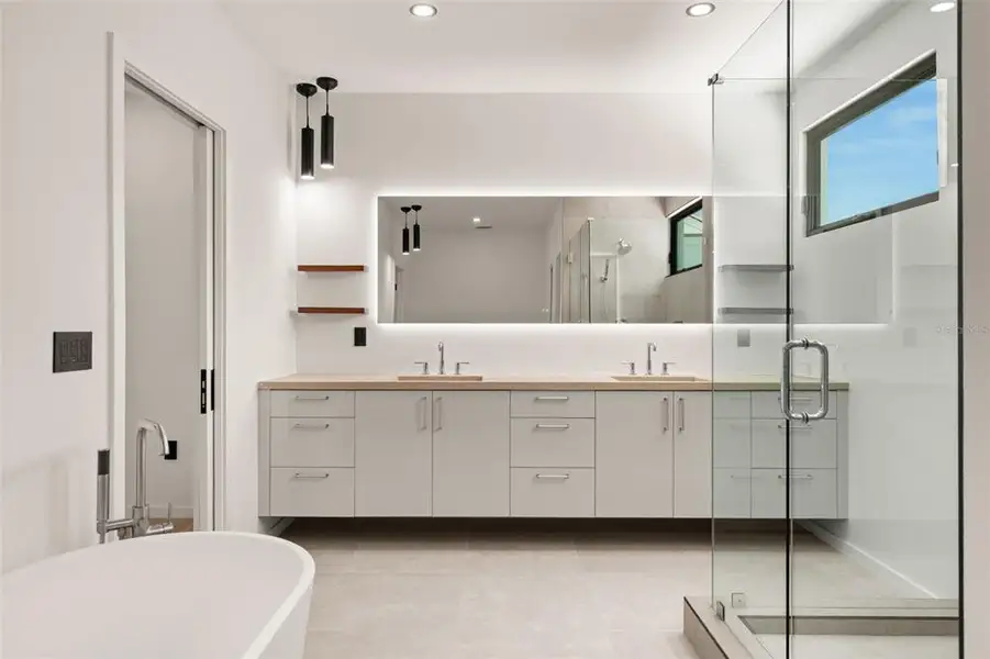 Furnished interior view inside a new home in , Sarasota (Image 39).