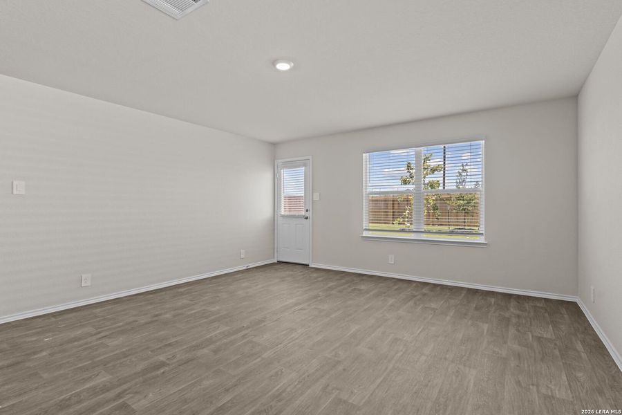 Spacious, unfurnished interior of a new home in Redbird Ranch, San Antonio (Image 19). Spacious, unfurnished interior of a new home in Redbird Ranch, San Antonio (Image 19).