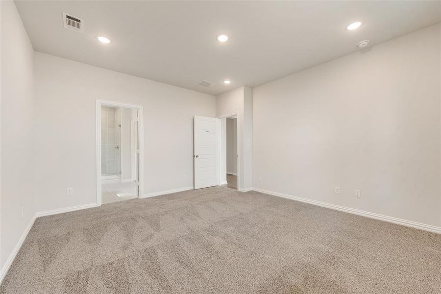 Spacious, unfurnished interior of a new home in Sutton Fields, Celina (Image 35).