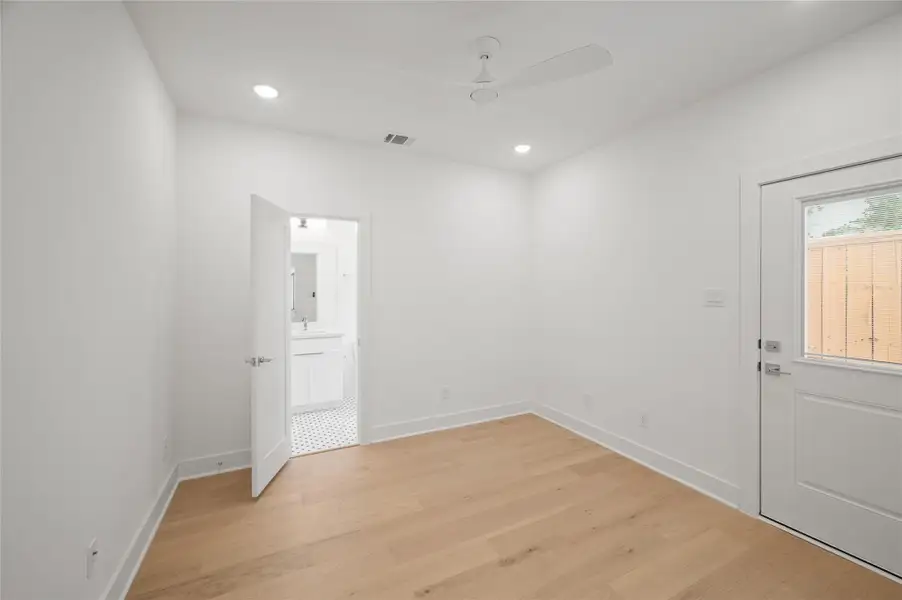 Spacious, unfurnished interior of a new home in , Houston (Image 33).