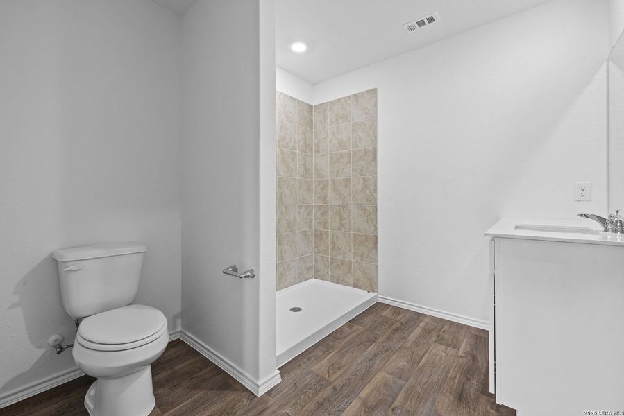 Furnished interior view inside a new home in Avenida, Converse (Image 8).