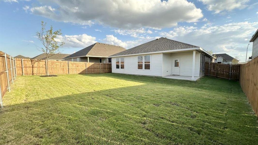Exterior details and patio area of a home in Rock Creek Ranch, Fort Worth (Image 4).