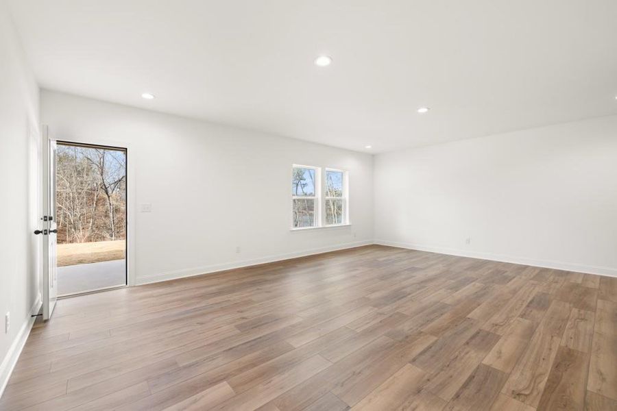 Spacious, unfurnished interior of a new home in East Harbor II at Chestatee, Dawsonville (Image 49).