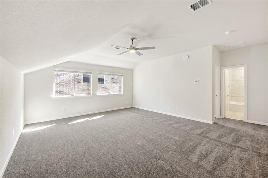 Spacious, unfurnished interior of a new home in Eagle Glen Elements, Alvarado (Image 30).