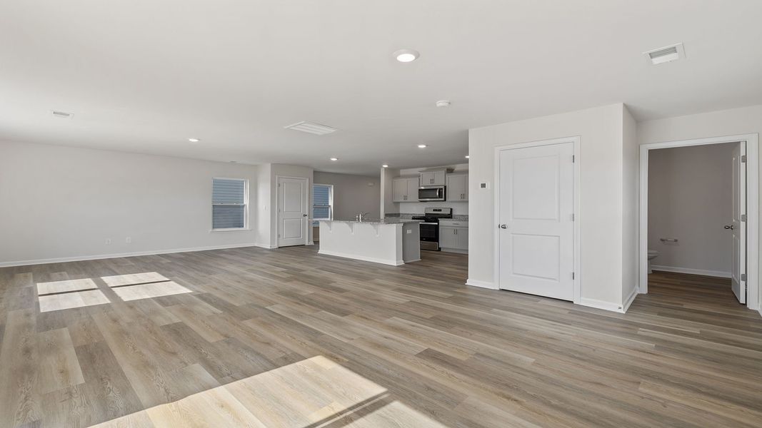 Spacious, unfurnished interior of a new home in Cloverdale Hills, Piedmont (Image 13).