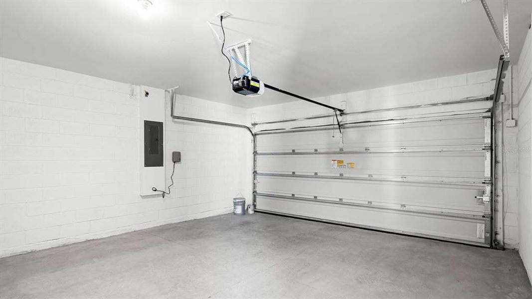 Spacious, unfurnished interior of a new home in , Winter Haven (Image 23).