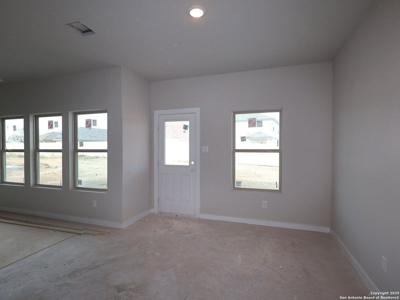 Image 29 of a home in Cinco Lakes.