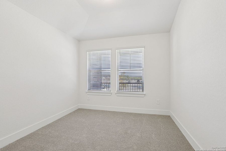 Spacious, unfurnished interior of a new home in Comanche Ridge, San Antonio (Image 36).