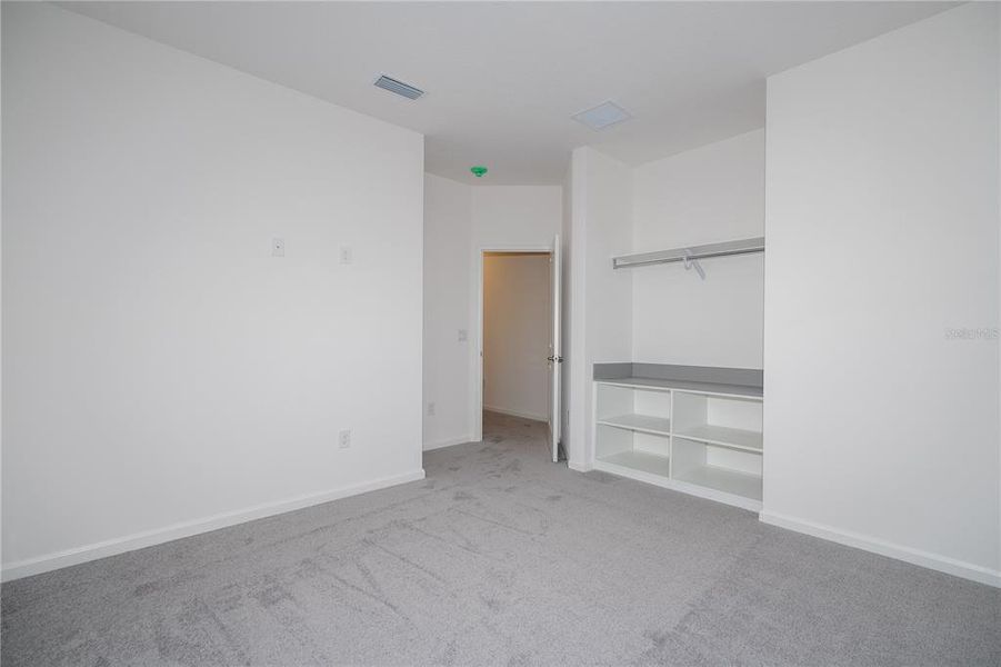 Spacious, unfurnished interior of a new home in , Orlando (Image 50).