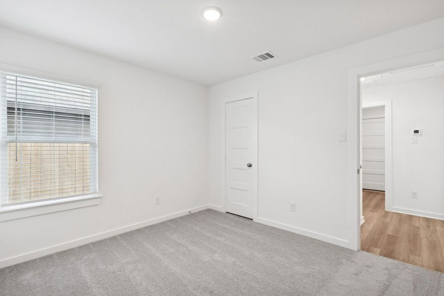 Spacious, unfurnished interior of a new home in Indian Springs, Crosby (Image 14).